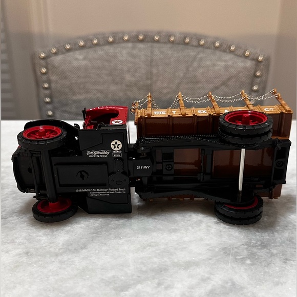 Texaco 1918 Mack AC Bulldog Flatbed Truck Collectable Die Cast w/ Original Box - Picture 8 of 16